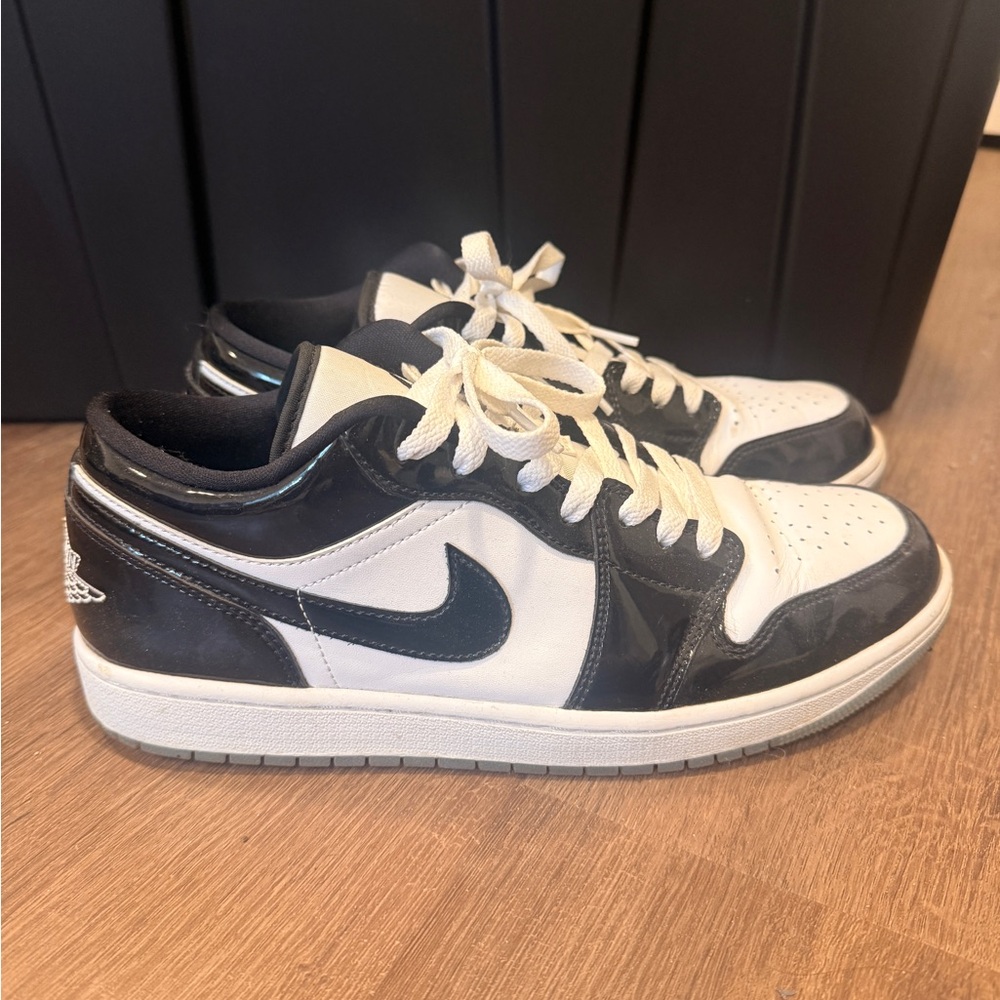 Jordan 1 Low SE Concord - Picture 2 of 3
